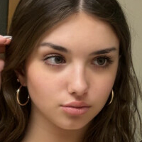 Алис Синклеър Голи