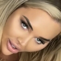 Amber May Голи