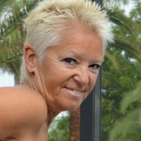 Бамби Каминс Голи