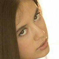 Брюнетка Луси Голи