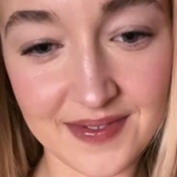 Емили Пеперони Голи