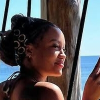 Екзактли Есенс Голи