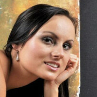 Луси Би Голи