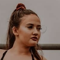 Наоми Хакет Голи