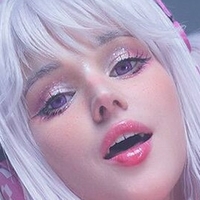 Широгане-Сама Тема в социалните мрежи Голи