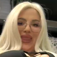 ВладаУайт Голи