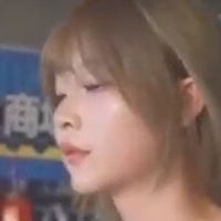 Вуайер Азиатско Пикаене в Тоалетната и Само Подполички Голи